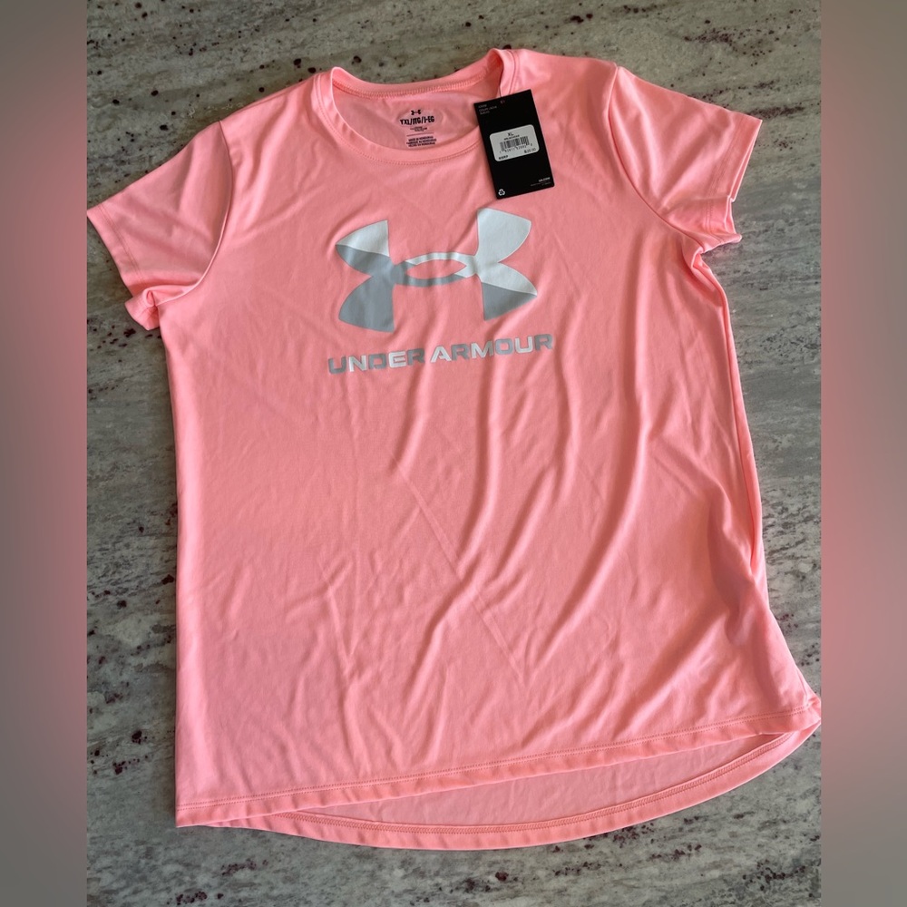 Girls Under Armour Pink T-Shirt with Silver Logo.  NWT.  Size XL.